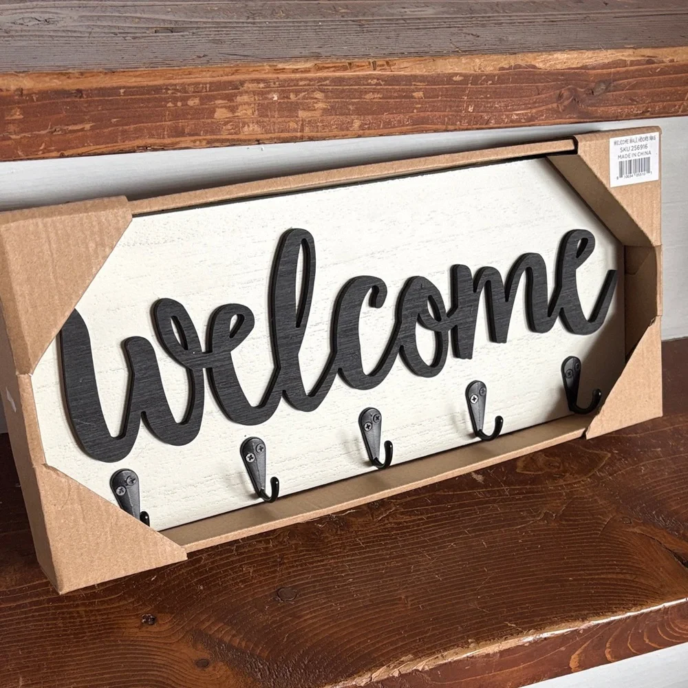 Black and White Welcome Wall Hook Decor